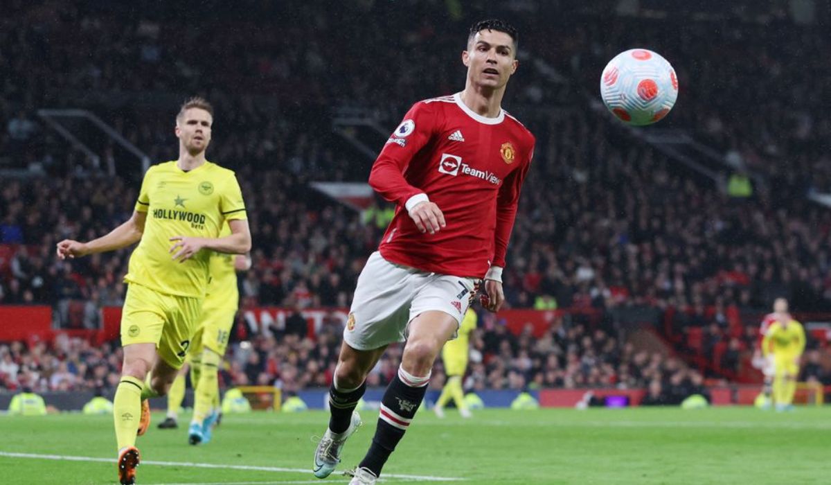 Man Utd back to winning ways with 3-0 victory over Brentford